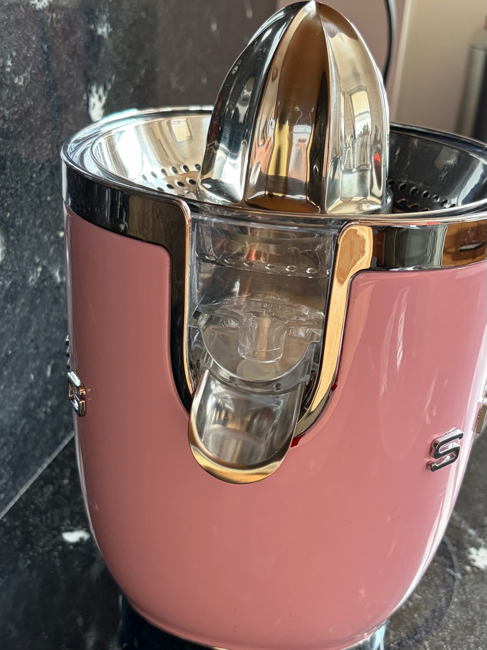 SMEG Pink Citrus Juicer - Retro-Style Kitchen Tool NEVER USED - Picture 2 of 6